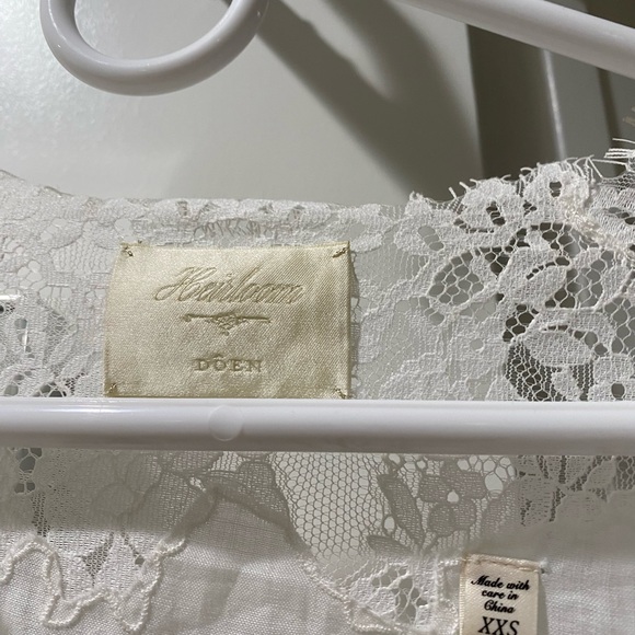 Doen Idella White Lace top. Like new never been worn. Size XXS - Picture 2 of 2